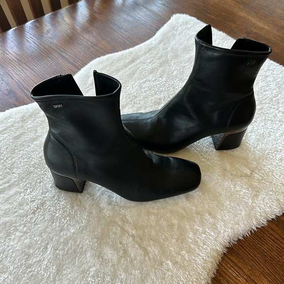 Nwob. DKNY boots. Napa classic booties - Picture 3 of 14